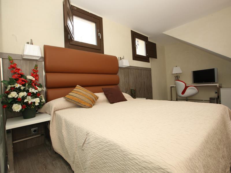 אלקאלה דה הנארס Evenia Alcala Boutique Hotel מראה חיצוני תמונה