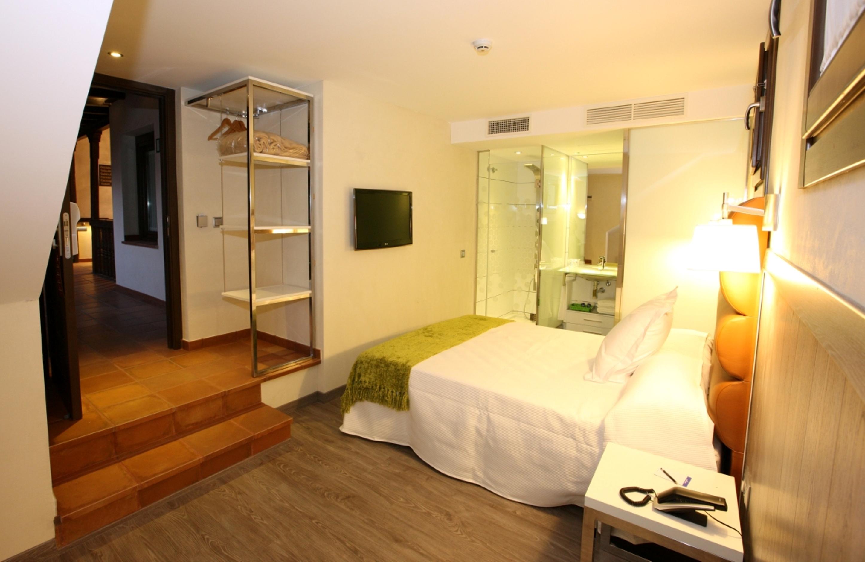 אלקאלה דה הנארס Evenia Alcala Boutique Hotel מראה חיצוני תמונה