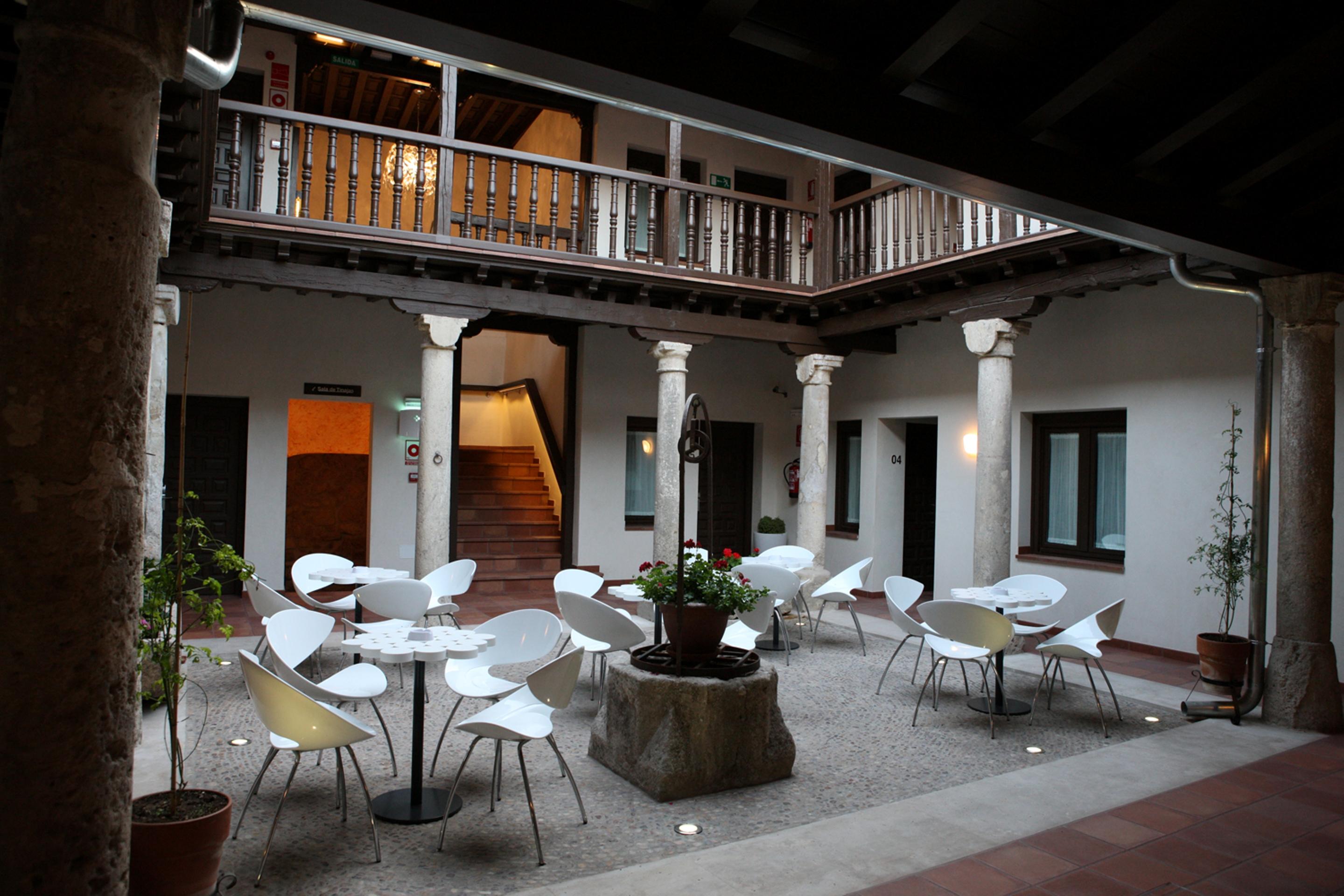 אלקאלה דה הנארס Evenia Alcala Boutique Hotel מראה חיצוני תמונה