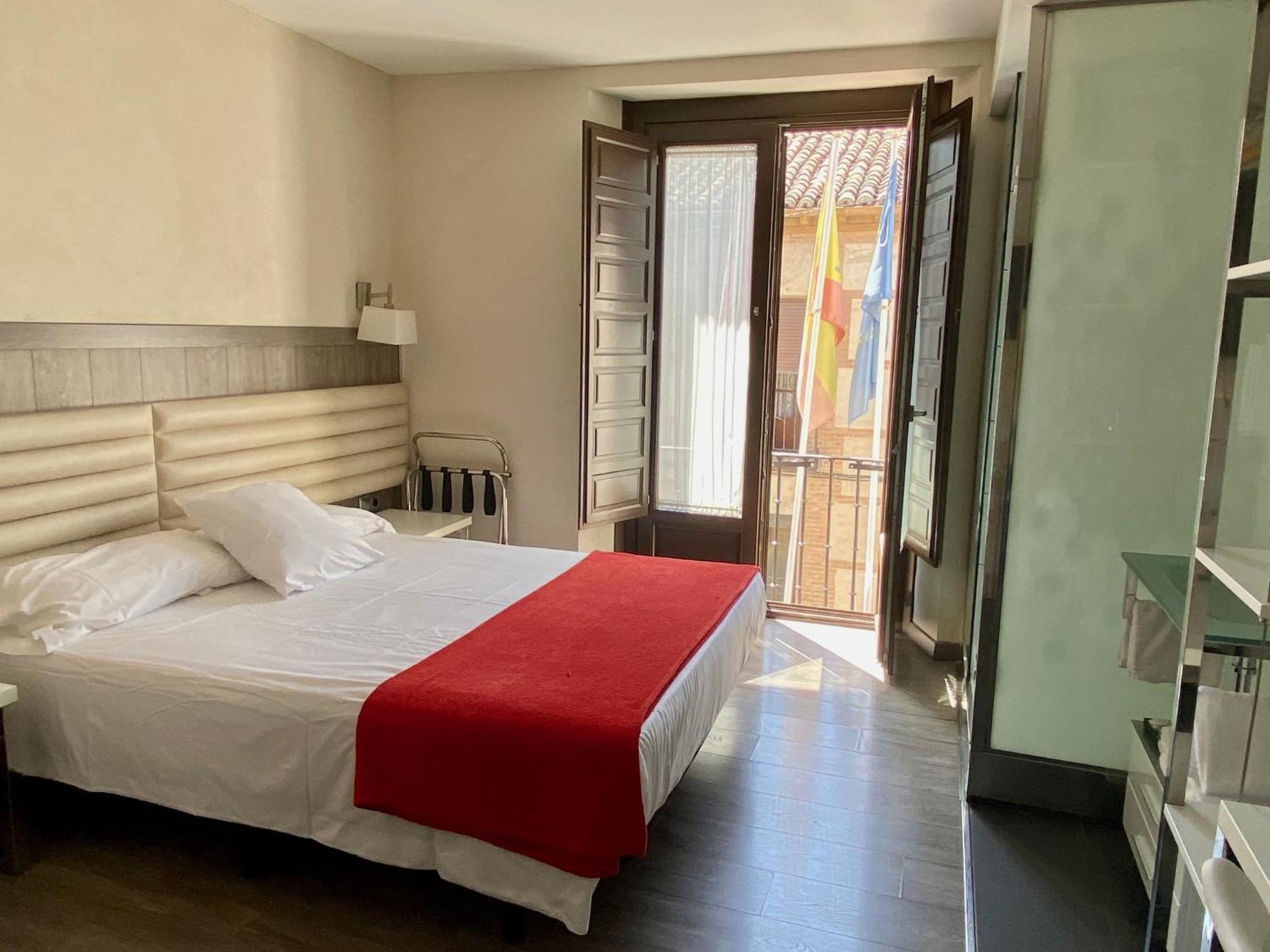 אלקאלה דה הנארס Evenia Alcala Boutique Hotel מראה חיצוני תמונה