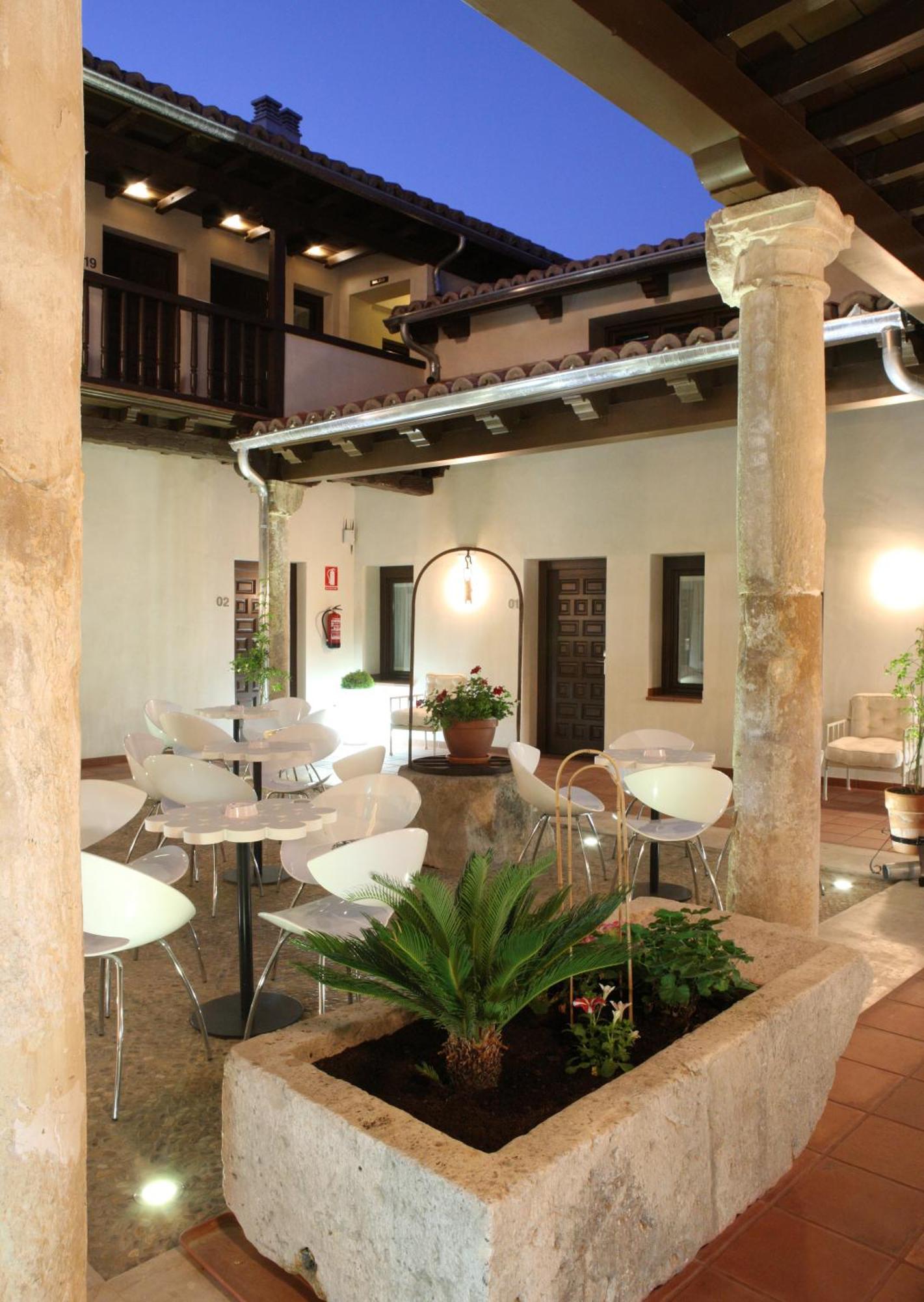 אלקאלה דה הנארס Evenia Alcala Boutique Hotel מראה חיצוני תמונה