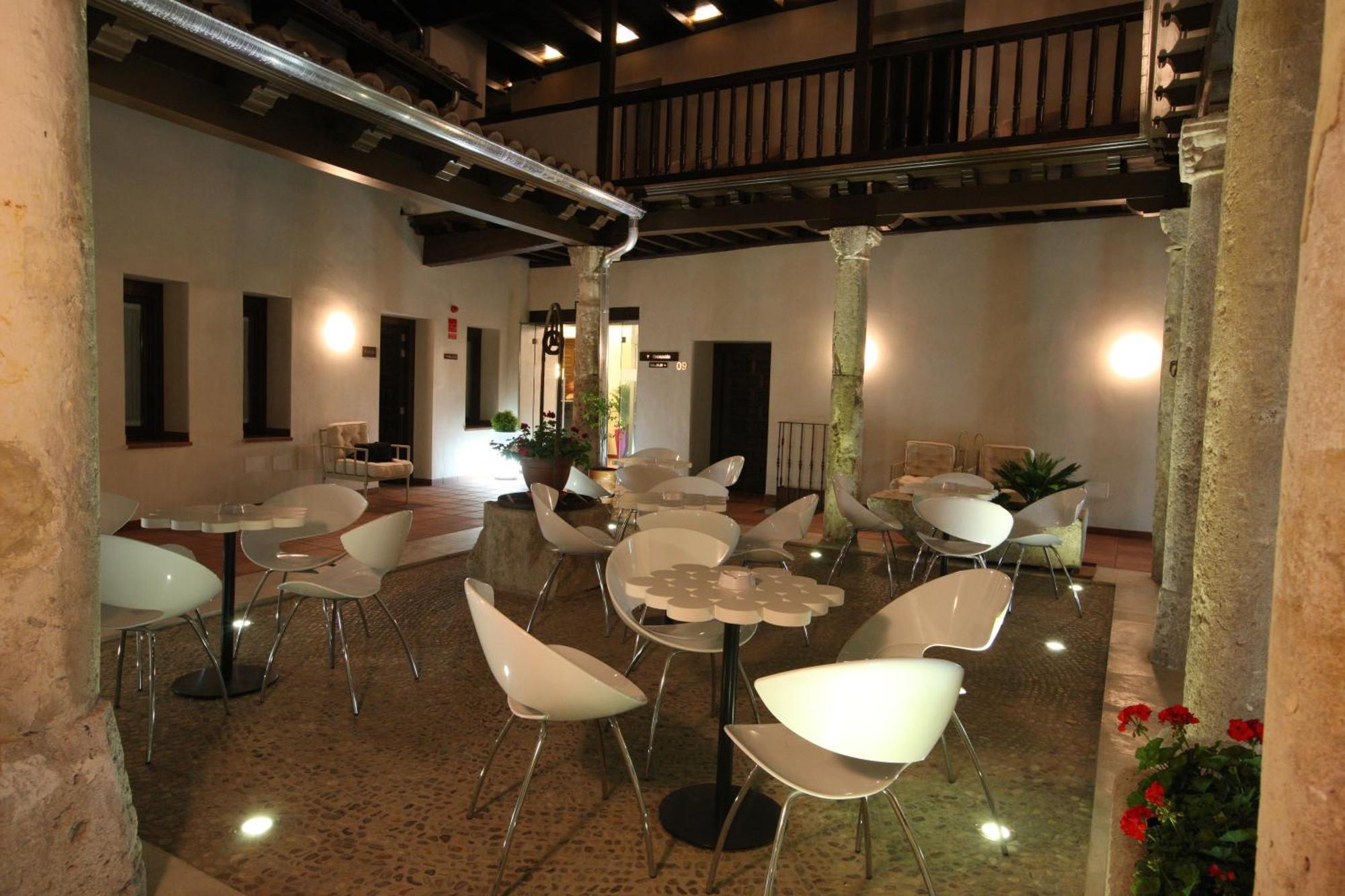 אלקאלה דה הנארס Evenia Alcala Boutique Hotel מראה חיצוני תמונה