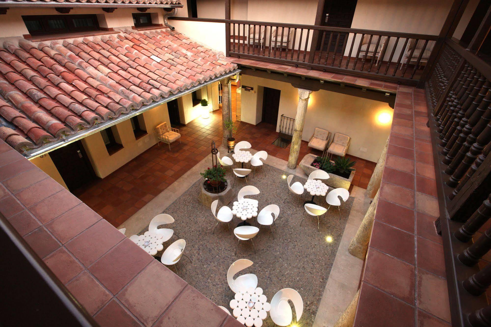 אלקאלה דה הנארס Evenia Alcala Boutique Hotel מראה חיצוני תמונה
