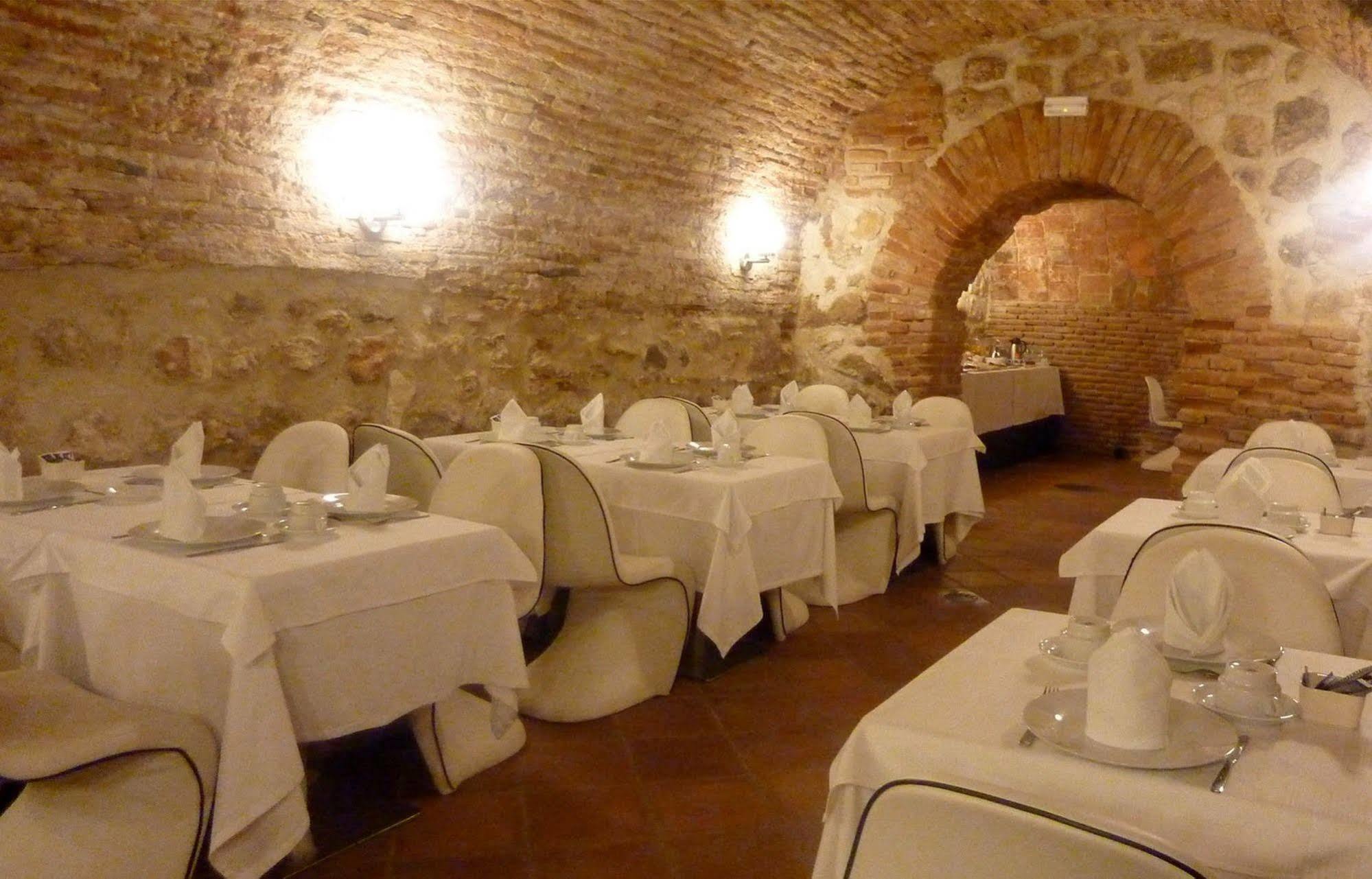 אלקאלה דה הנארס Evenia Alcala Boutique Hotel מראה חיצוני תמונה