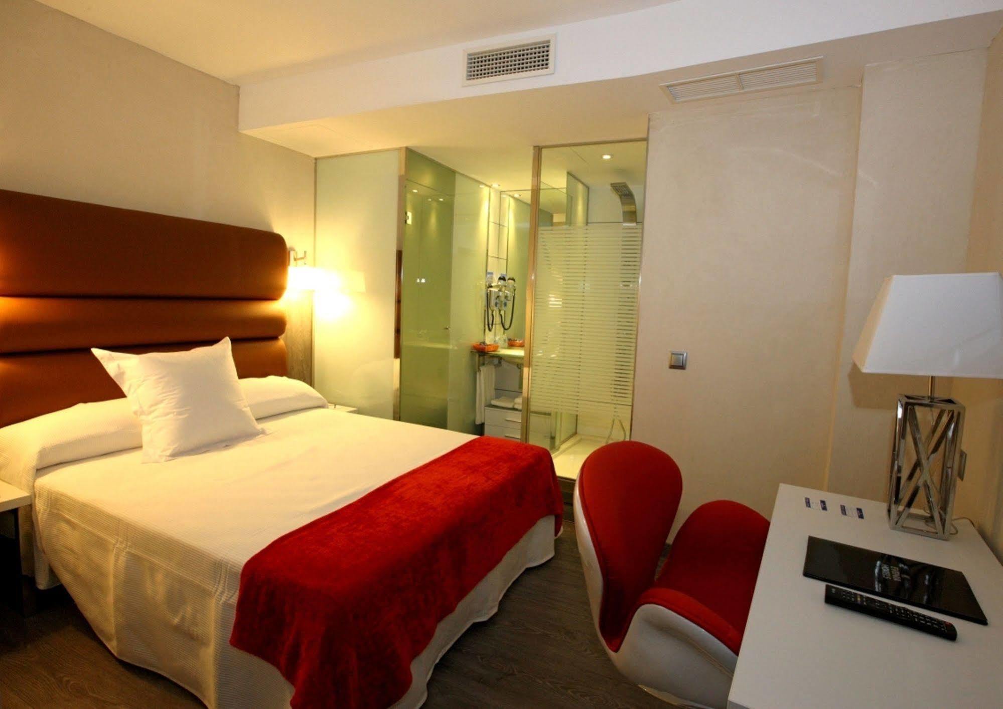 אלקאלה דה הנארס Evenia Alcala Boutique Hotel מראה חיצוני תמונה