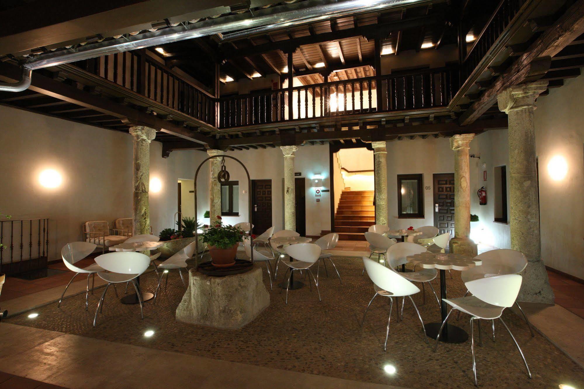 אלקאלה דה הנארס Evenia Alcala Boutique Hotel מראה חיצוני תמונה