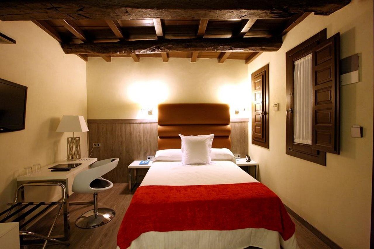אלקאלה דה הנארס Evenia Alcala Boutique Hotel מראה חיצוני תמונה