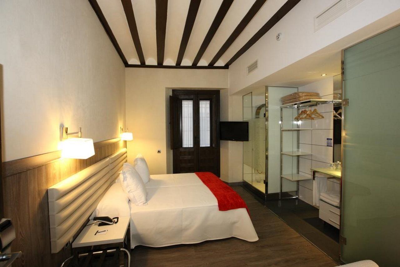 אלקאלה דה הנארס Evenia Alcala Boutique Hotel מראה חיצוני תמונה
