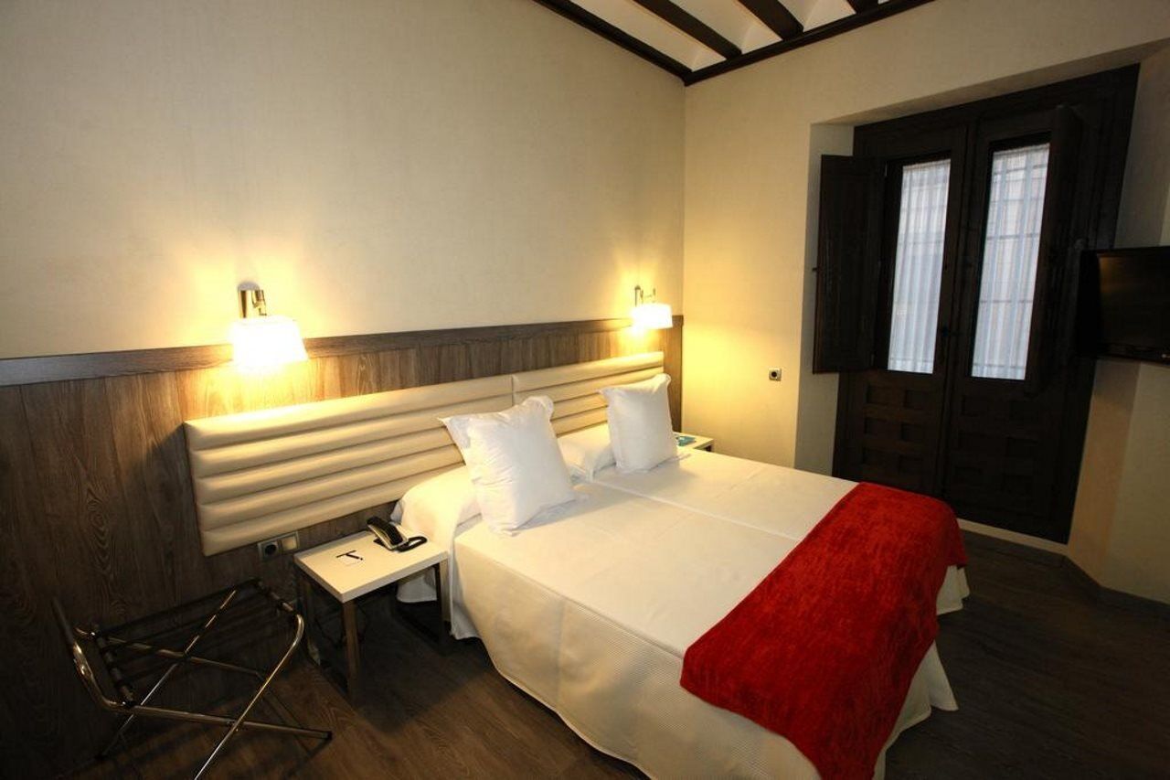 אלקאלה דה הנארס Evenia Alcala Boutique Hotel מראה חיצוני תמונה