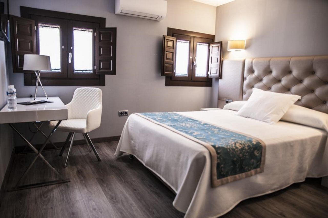 אלקאלה דה הנארס Evenia Alcala Boutique Hotel מראה חיצוני תמונה
