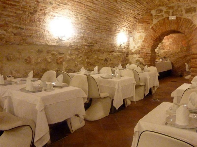 אלקאלה דה הנארס Evenia Alcala Boutique Hotel מראה חיצוני תמונה